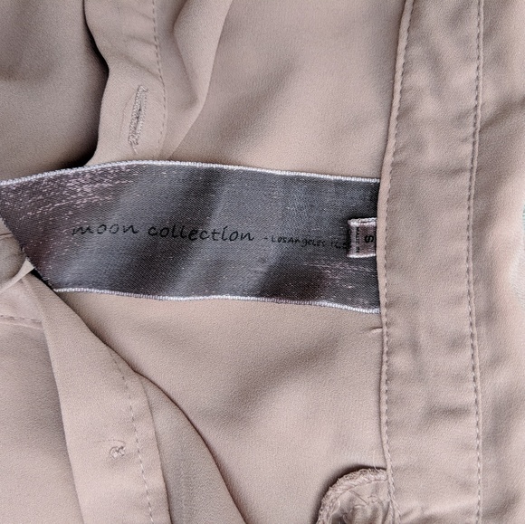 Sleeveless Collared Blouse front pockets - Picture 3 of 4